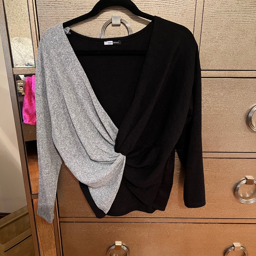 Gray & black twist sweater top